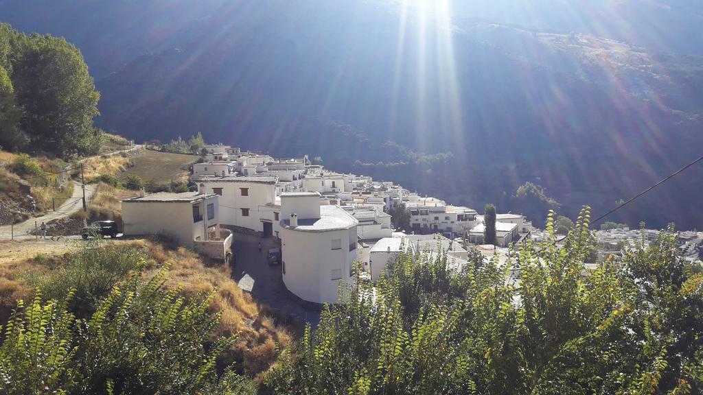 La Casa De La Bombilla Verde Trevelez Exterior photo